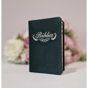 Biblia handmade, model 14, coperta de catifea, flexibila, marime medie, margini aurii, index, cuv. lui Isus cu rosu [SI 057 CAT]